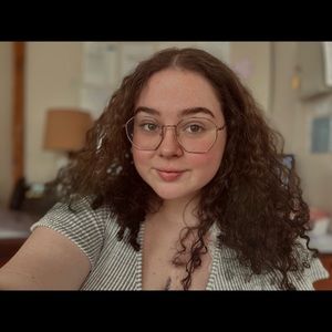 Meet your Posher, Alyssamarie